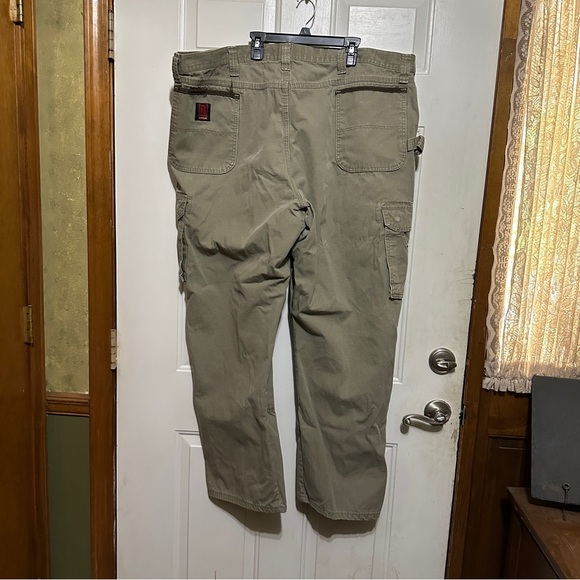 Wrangler Men's Olive Cargo Pants - Picture 3 of 6